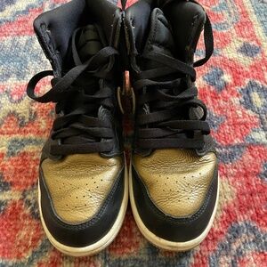 Jordan 1 retro high OG black and gold